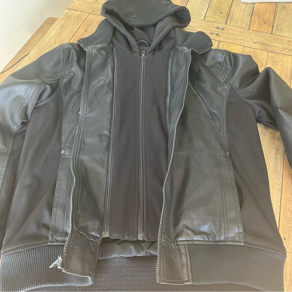 GUESS Motorcycle Jacket -Faux-Leather Detachable-Hood Size Large Men’s - Picture 8 of 15
